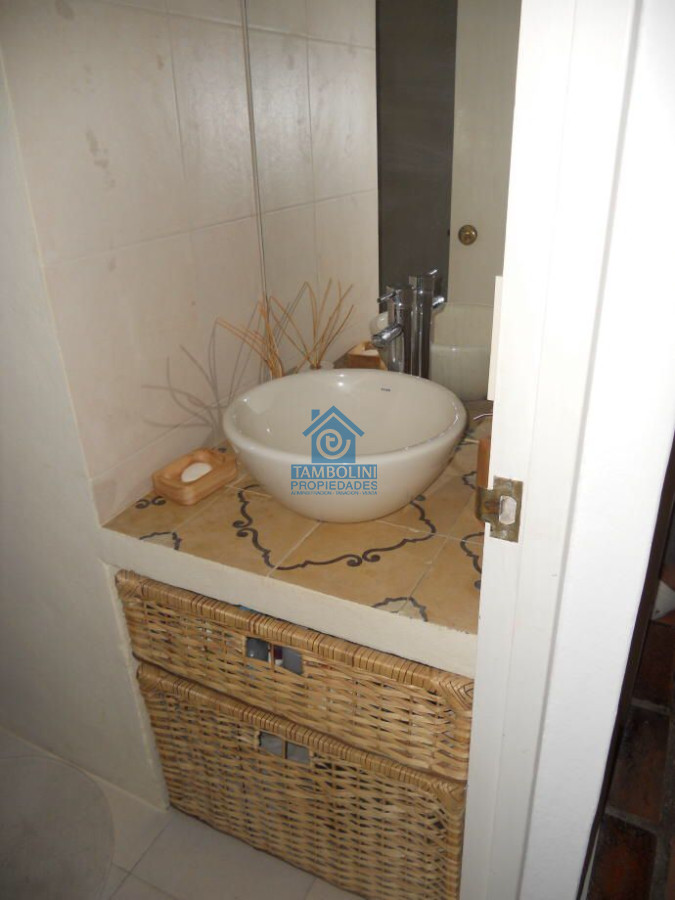 Casa ID.732 - Chalet de 4 dormitorios, piscina y parrillero en alquiler. Zona tranquila. Punta del Este.