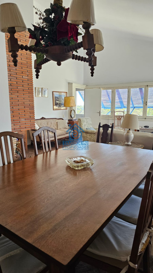 Casa ID.294 - Importante residencia frente al mar en venta.