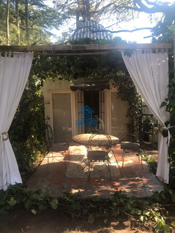 Casa ID.732 - Chalet de 4 dormitorios, piscina y parrillero en alquiler. Zona tranquila. Punta del Este.