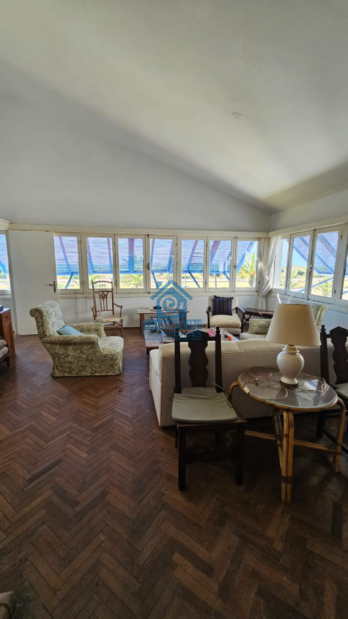 Casa ID.294 - Importante residencia frente al mar en venta.
