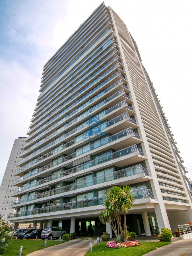 Apartamento ID.1124 - Vende departamento de 2 dormitorios finamente decorado en Torre Onix, Punta del Este