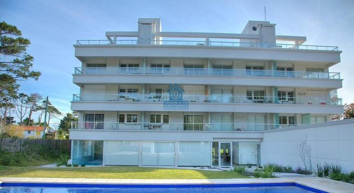 Apartamento ID.964 - PH en playa mansa , departamento en Edificio Monet de 2 dormitorios, Punta Del Este