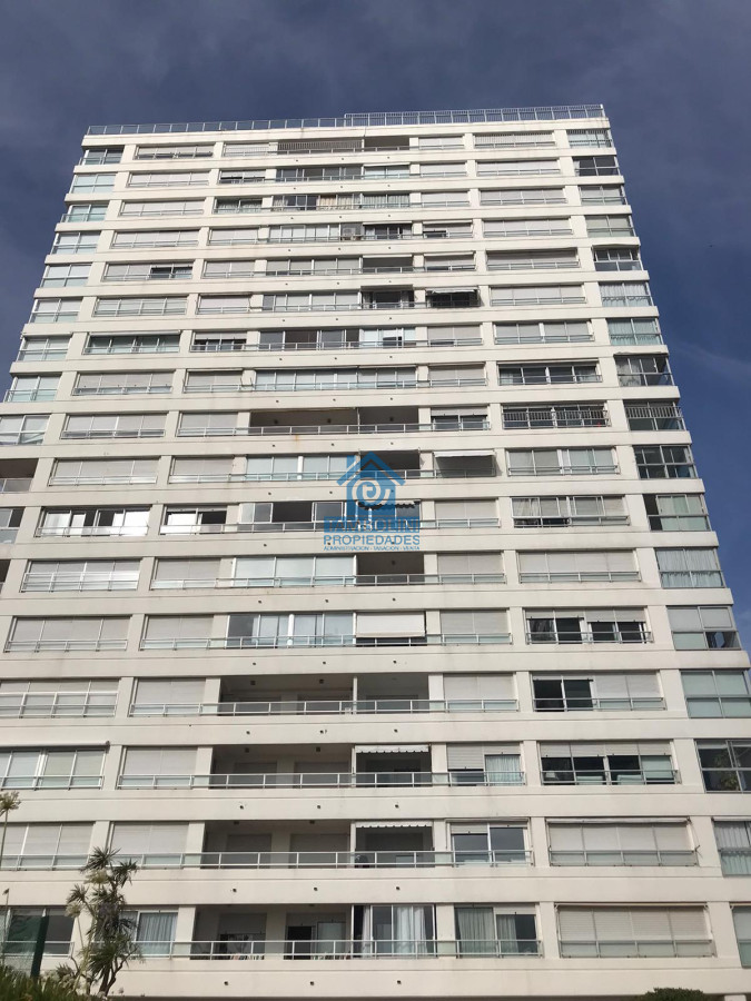 Apartamento ID.738 - Vende apartamento de 3 dormitorios en Mansa, Punta del Este.
