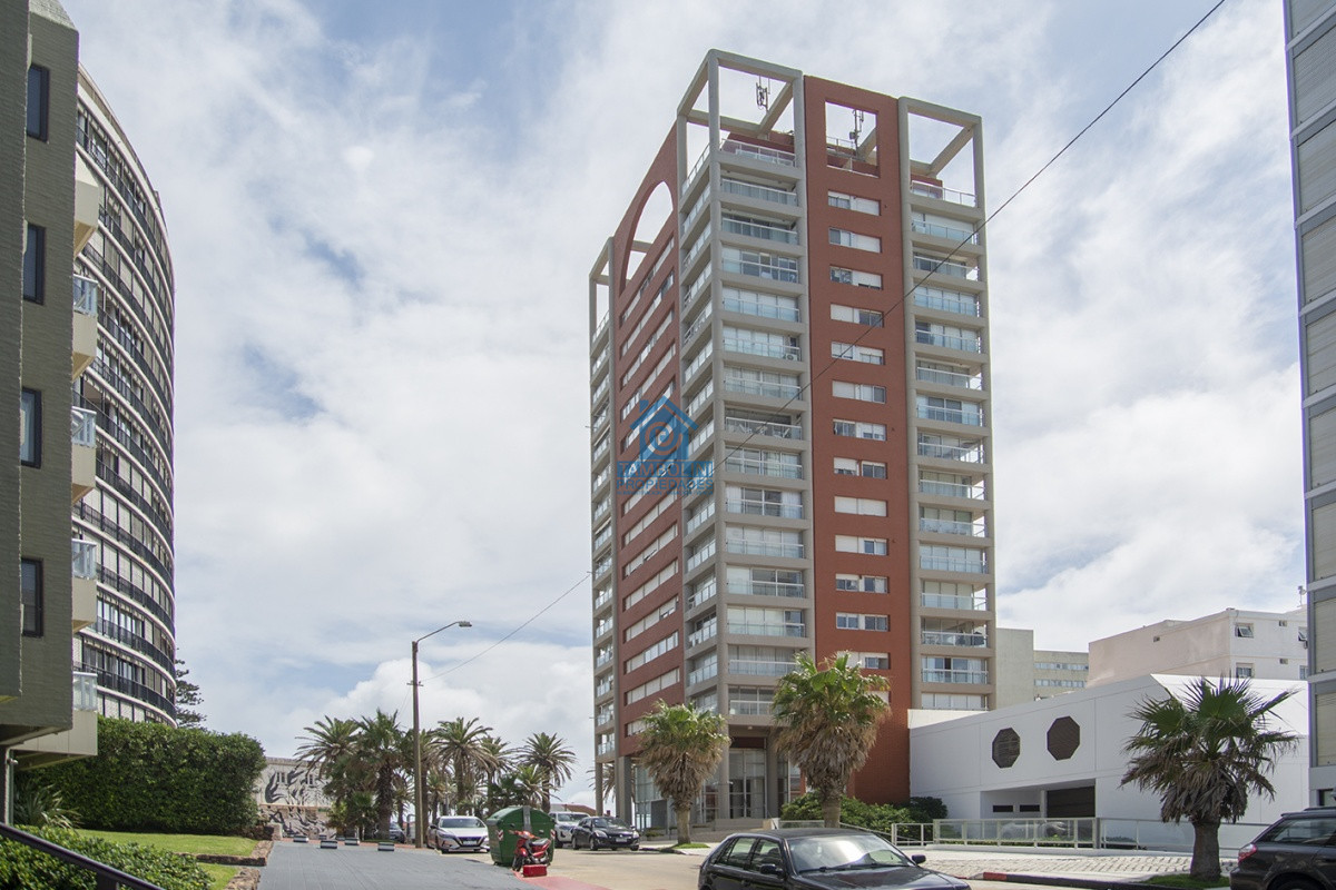 Apartamento ID.1125 - Apartamento en Venta de 3 dormitorios en Península , Punta del este 