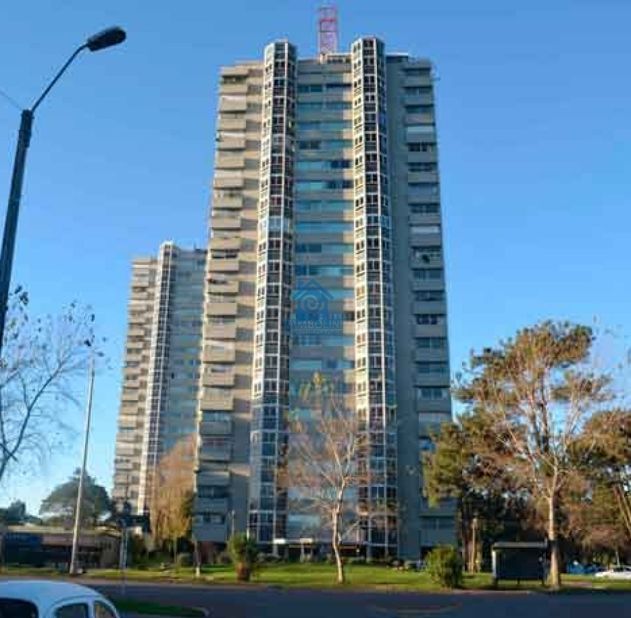 Apartamento ID.611 - Departamento en venta de 3 dormitorios en Roosevelt Center, Punta del este 