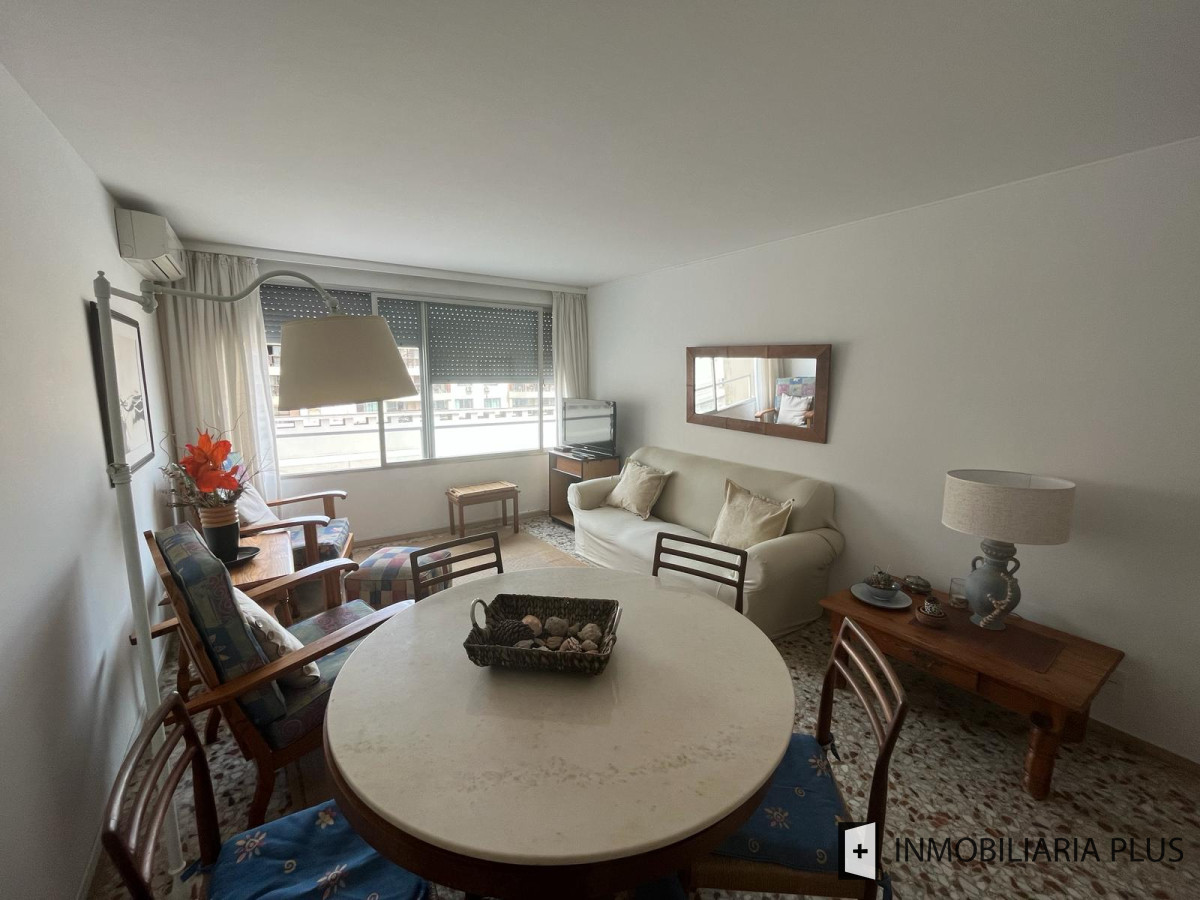 Apartamento ID.1103 - Venta de Apartamento con 1 Dormitorio y Medio en Punta del Este