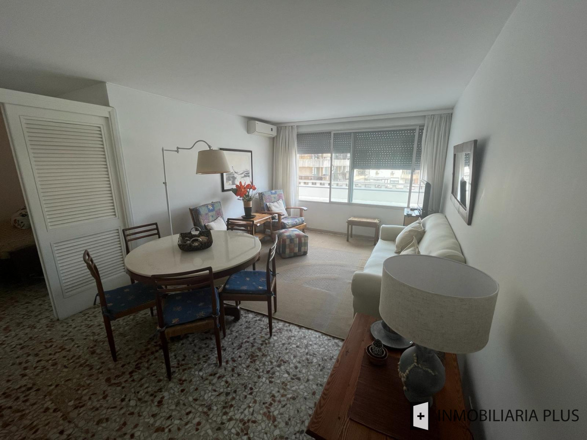 Apartamento ID.1103 - Venta de Apartamento con 1 Dormitorio y Medio en Punta del Este