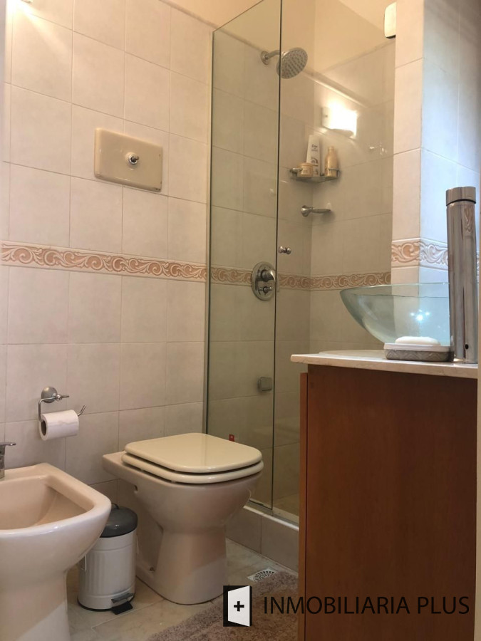 Apartamento ID.563 - Venta de Departamento de 3 dormitorio 78 m2 + Terraza con parrillero propio último piso frente al mar Punta del Este C970