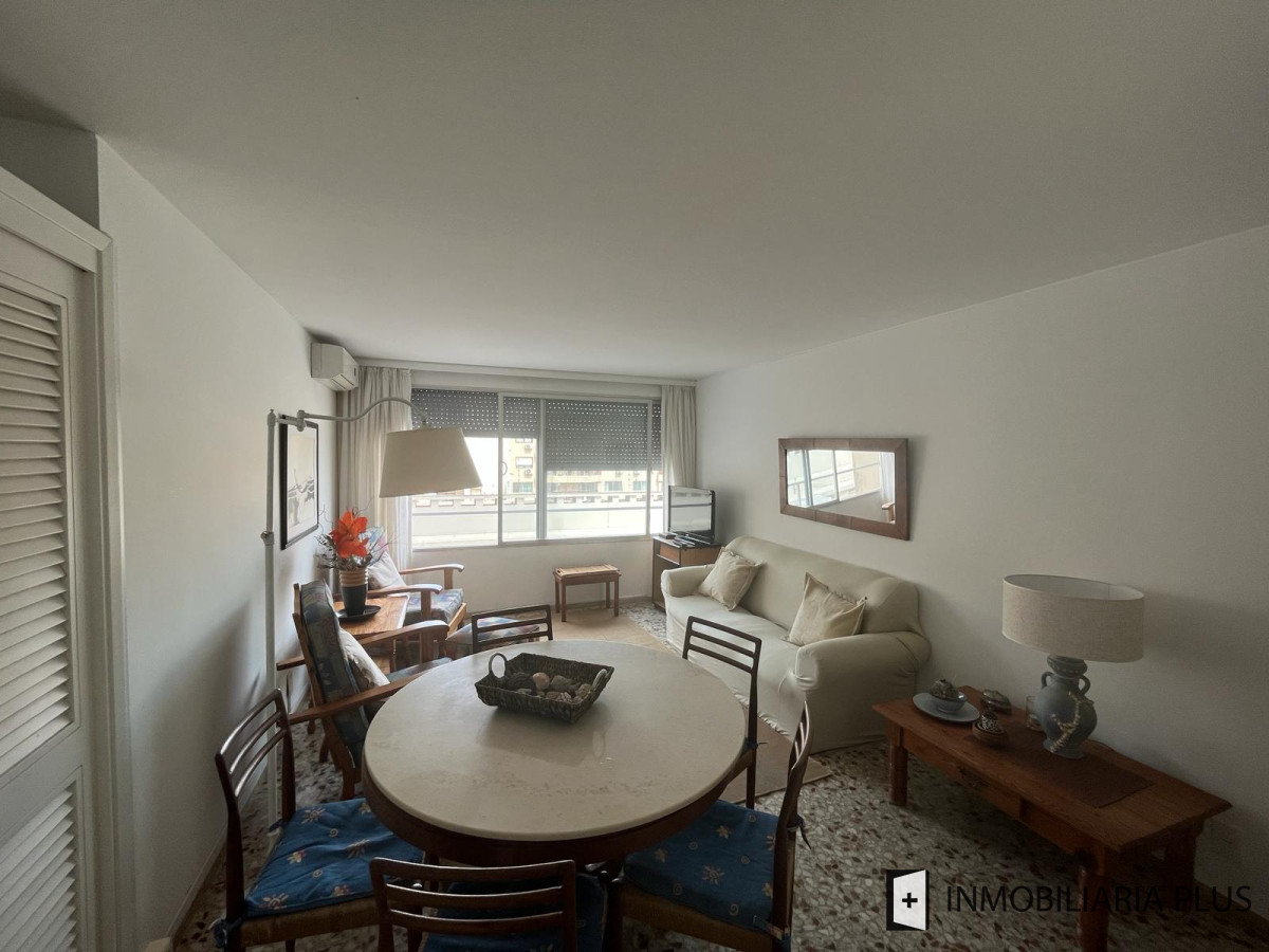 Apartamento ID.1103 - Venta de Apartamento con 1 Dormitorio y Medio en Punta del Este