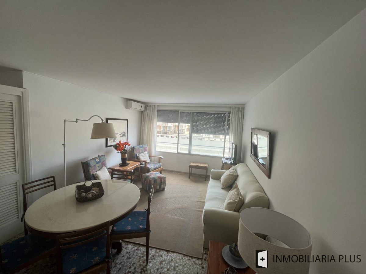 Apartamento ID.1103 - Venta de Apartamento con 1 Dormitorio y Medio en Punta del Este