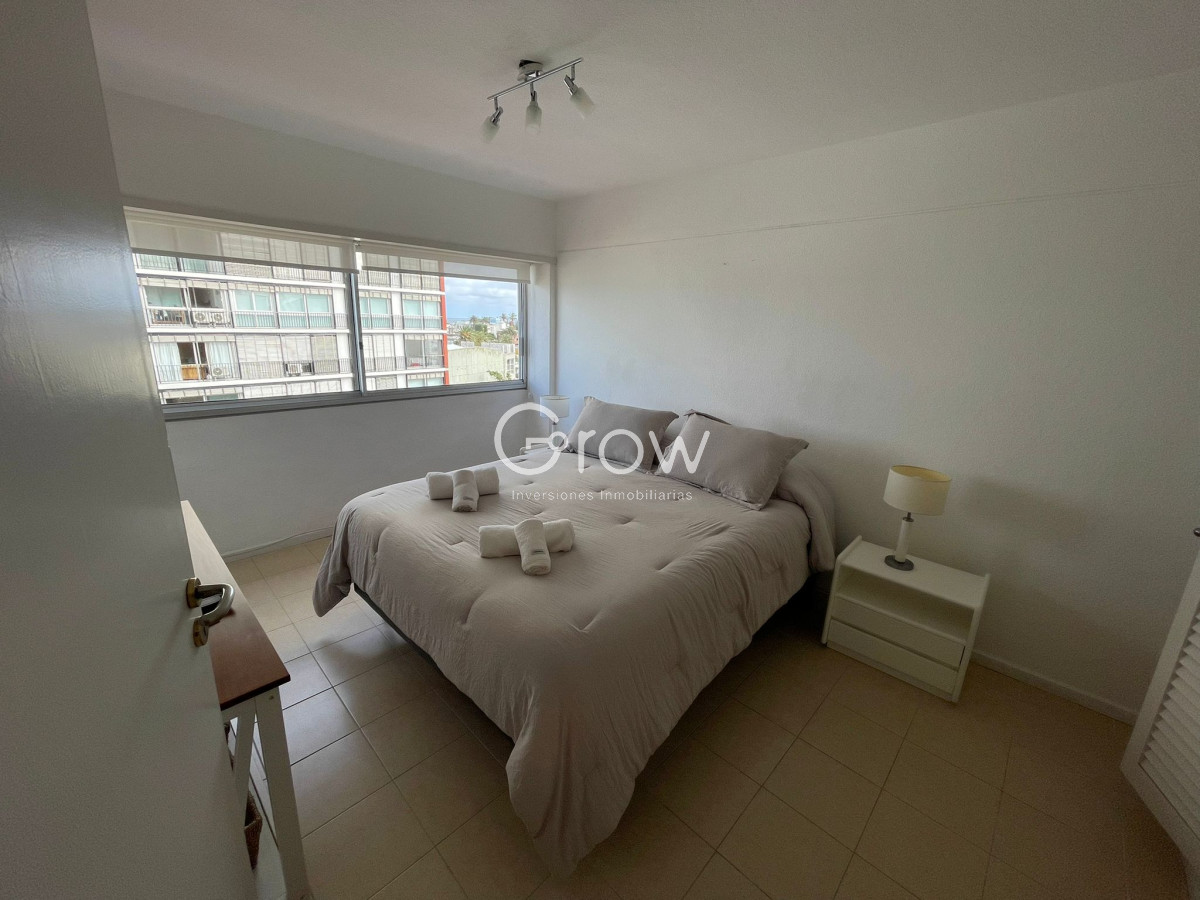 Apartamento ID.3295 - Apartamento de 2 dormitorios con vista al mar en venta en Peninsula.