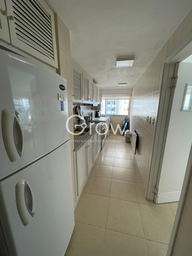 Apartamento ID.3295 - Apartamento de 2 dormitorios con vista al mar en venta en Peninsula.