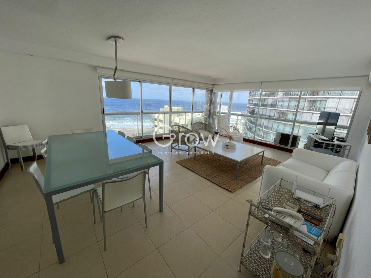 Apartamento ID.3295 - Apartamento de 2 dormitorios con vista al mar en venta en Peninsula.