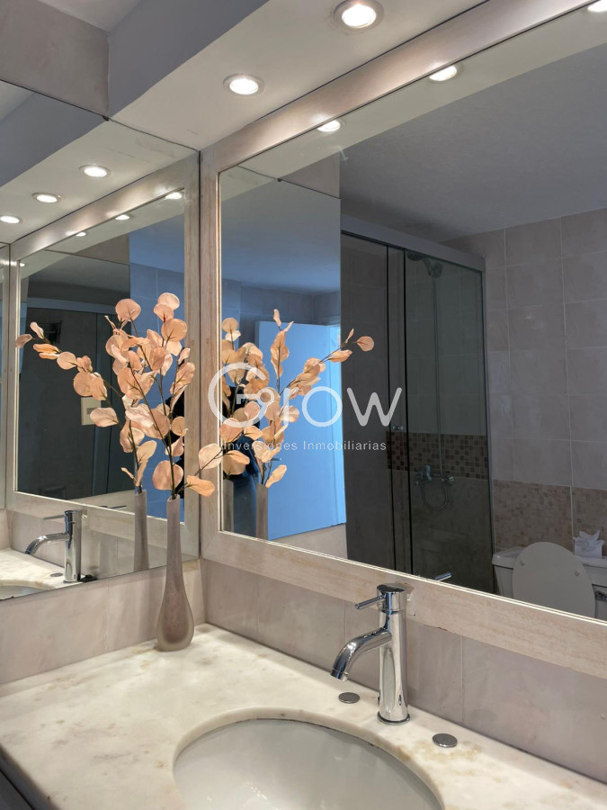 Apartamento ID.3295 - Apartamento de 2 dormitorios con vista al mar en venta en Peninsula.