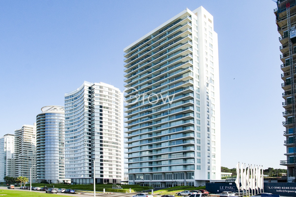 Apartamento ID.3304 - Espectacular planta en LE PARC III, Esquinero en venta