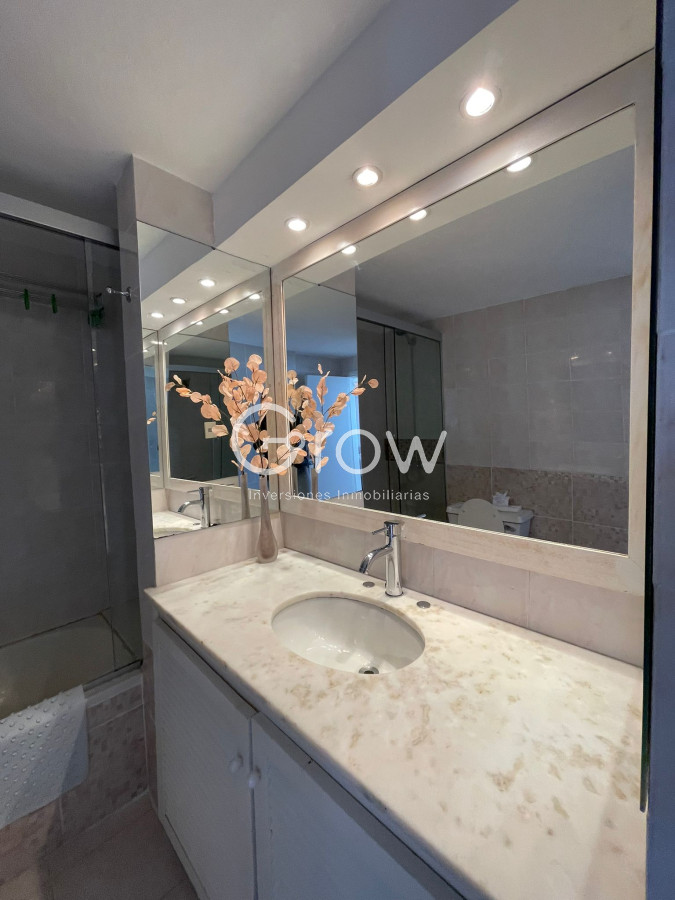 Apartamento ID.3295 - Apartamento de 2 dormitorios con vista al mar en venta en Peninsula.