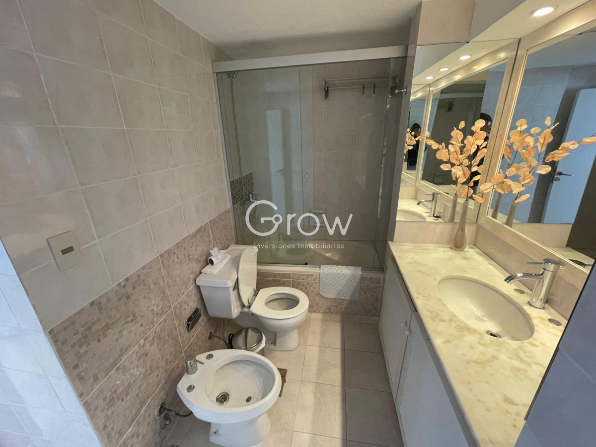 Apartamento ID.3295 - Apartamento de 2 dormitorios con vista al mar en venta en Peninsula.