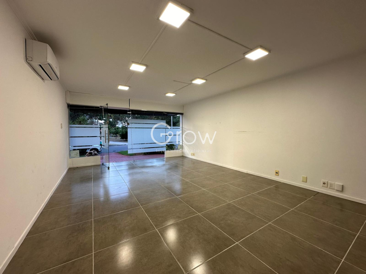 Local Comercial ID.2700 - Oportunidad , local en Punta del Este en Aidy Grill 