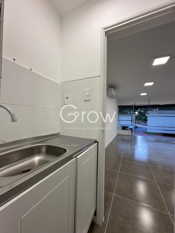 Local Comercial ID.2700 - Oportunidad , local en Punta del Este en Aidy Grill 