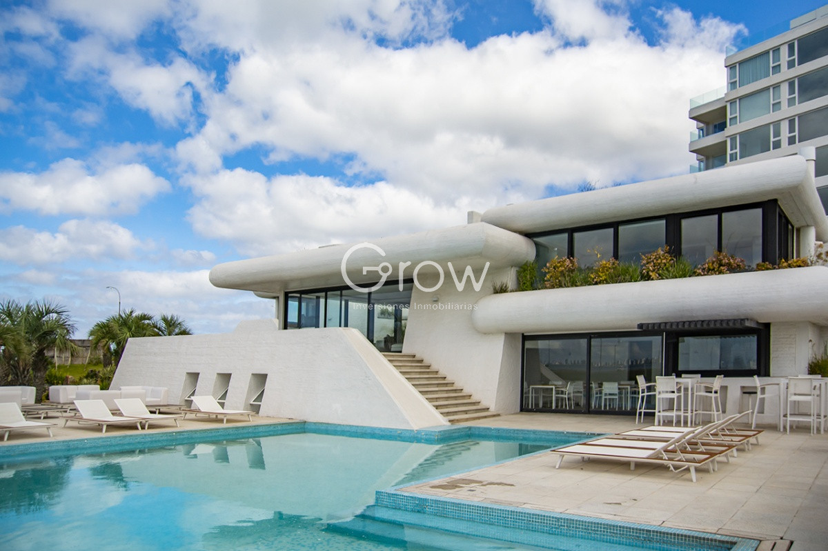 Apartamento ID.4171 - Vende apartamento con vista al mar de 3 suites, en Mansa- Punta del Este.
