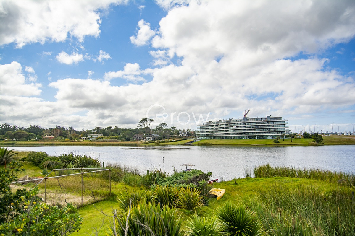 Apartamento ID.4171 - Vende apartamento con vista al mar de 3 suites, en Mansa- Punta del Este.