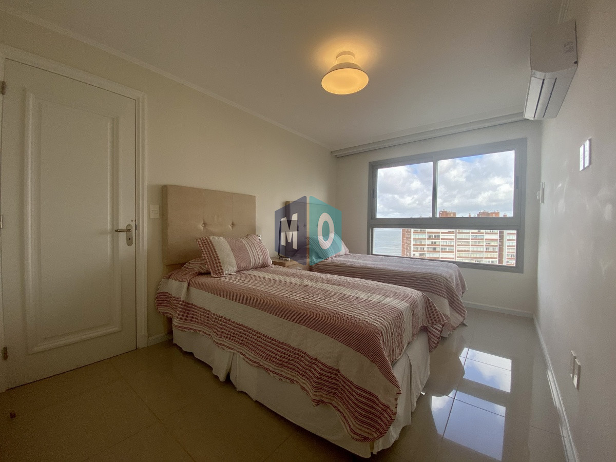 Apartamento ID.614 - Vende apartamento de 3dormitorios en Brava- Punta del Este