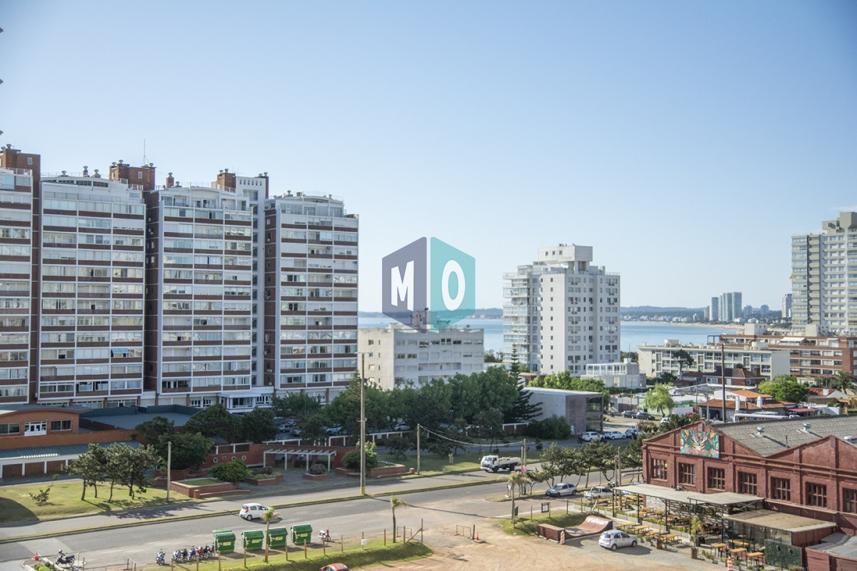 Apartamento ID.619 - Vende apartamento de 3 dormitorios en Torre Imperiale I, Frente al mar, Punta del Este 