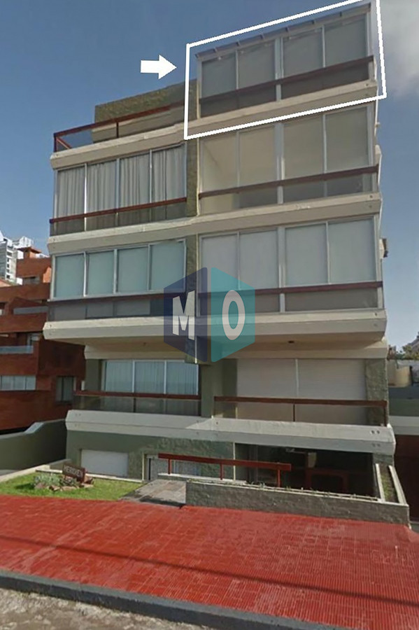 Apartamento ID.372 - Departamento de 3 dormitorio con parrillero en venta , ultimo piso frente al mar, Punta del Este