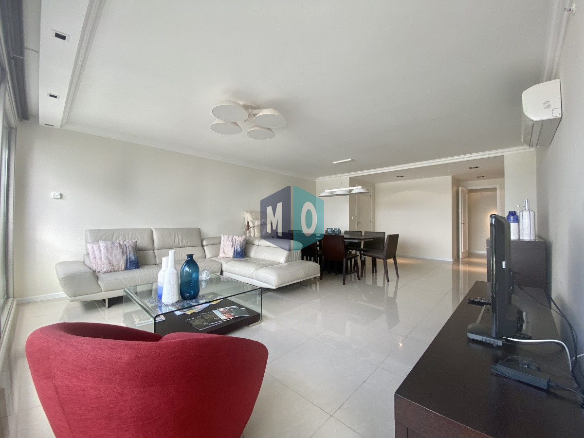 Apartamento ID.614 - Vende apartamento de 3dormitorios en Brava- Punta del Este