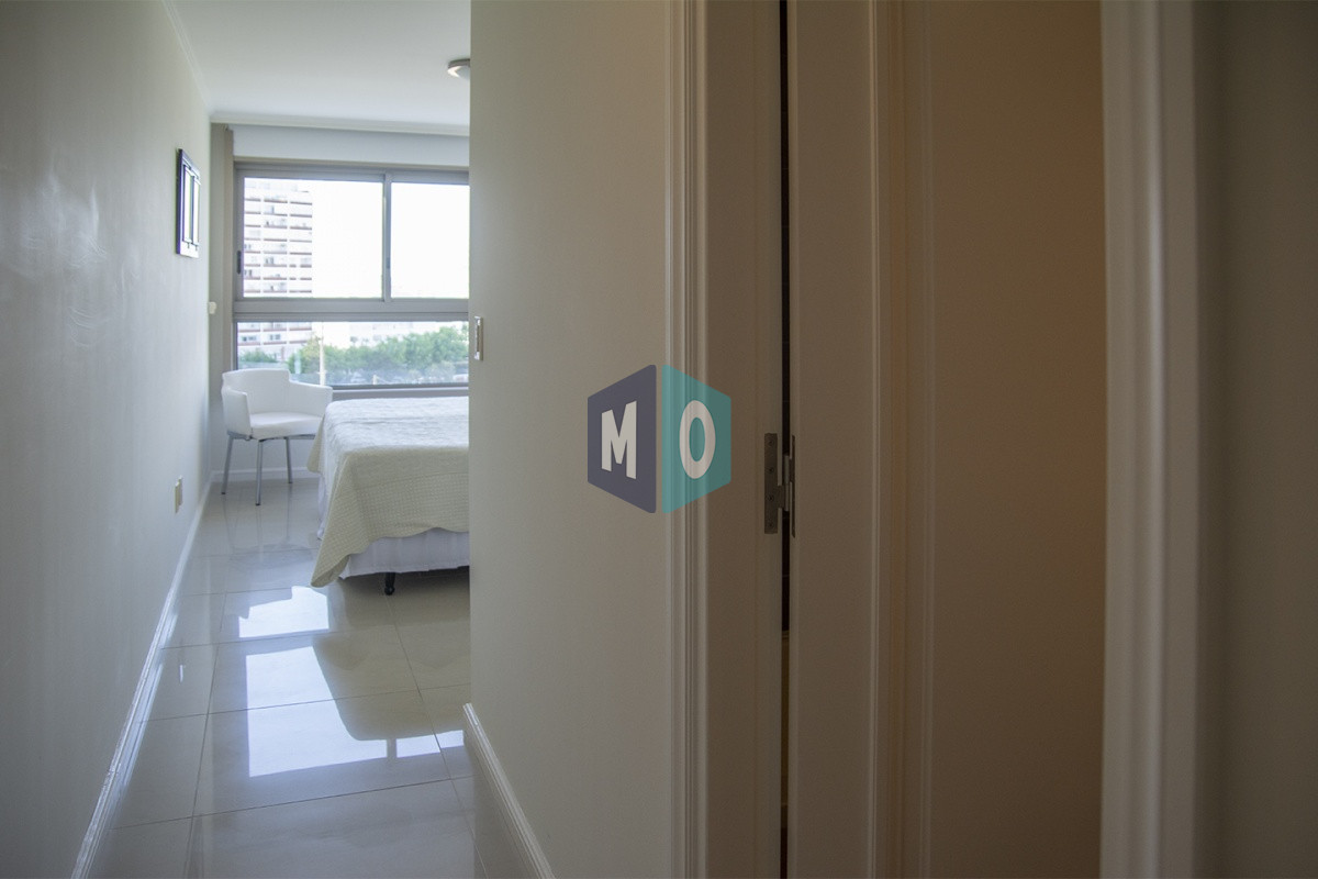 Apartamento ID.619 - Vende apartamento de 3 dormitorios en Torre Imperiale I, Frente al mar, Punta del Este 