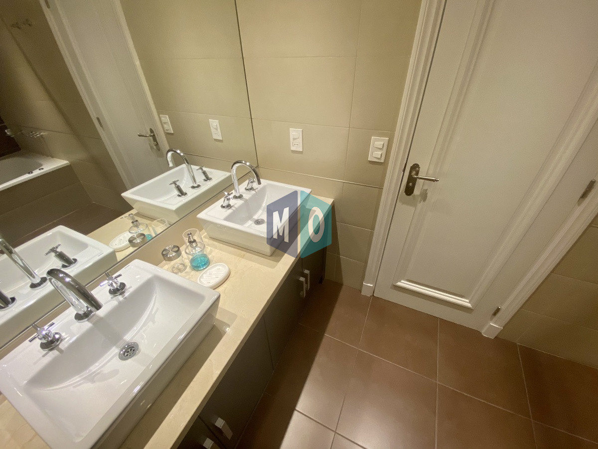 Apartamento ID.614 - Vende apartamento de 3dormitorios en Brava- Punta del Este