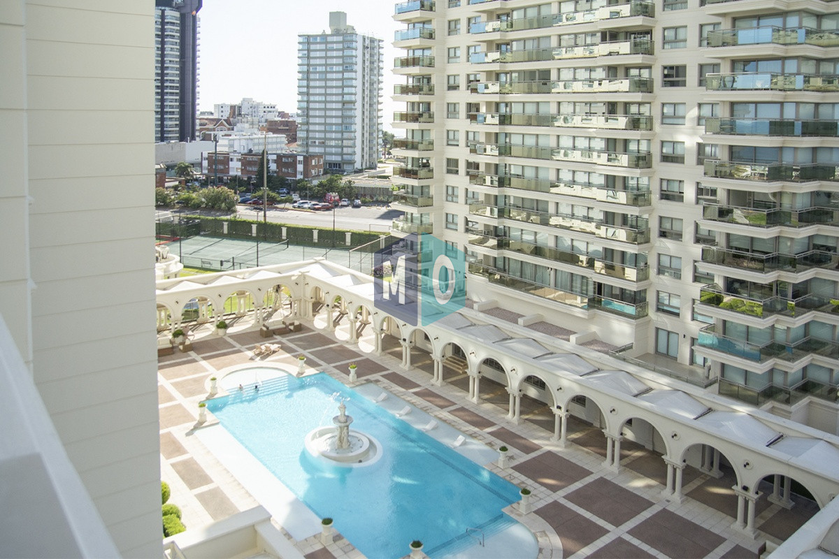 Apartamento ID.619 - Vende apartamento de 3 dormitorios en Torre Imperiale I, Frente al mar, Punta del Este 