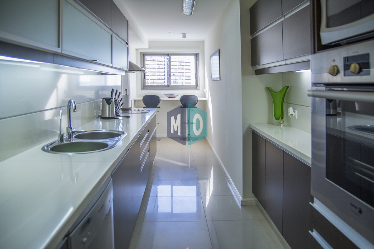 Apartamento ID.619 - Vende apartamento de 3 dormitorios en Torre Imperiale I, Frente al mar, Punta del Este 
