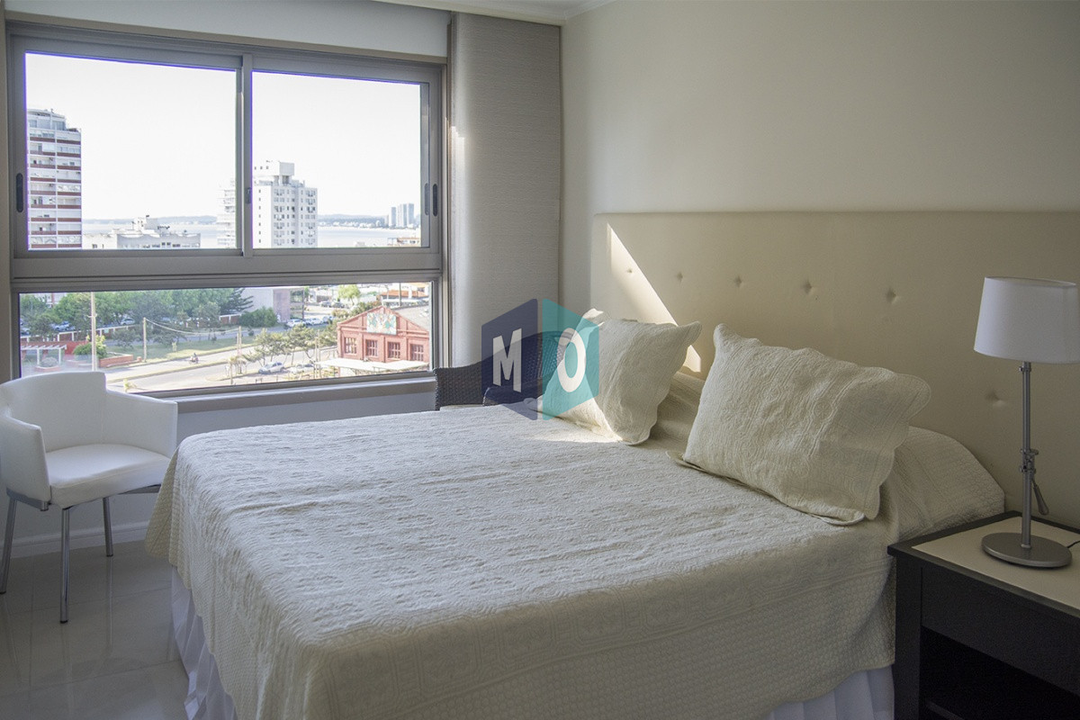 Apartamento ID.619 - Vende apartamento de 3 dormitorios en Torre Imperiale I, Frente al mar, Punta del Este 
