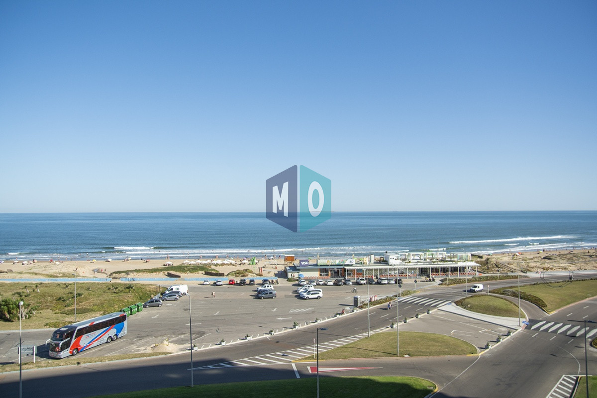 Apartamento ID.619 - Vende apartamento de 3 dormitorios en Torre Imperiale I, Frente al mar, Punta del Este 