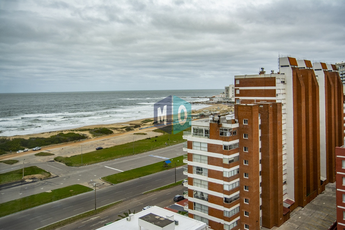 Apartamento ID.948 - Apartamento en Venta de 3 dormitorios en parada 2 de playa brava, cerca de servicios en Punta del Este 