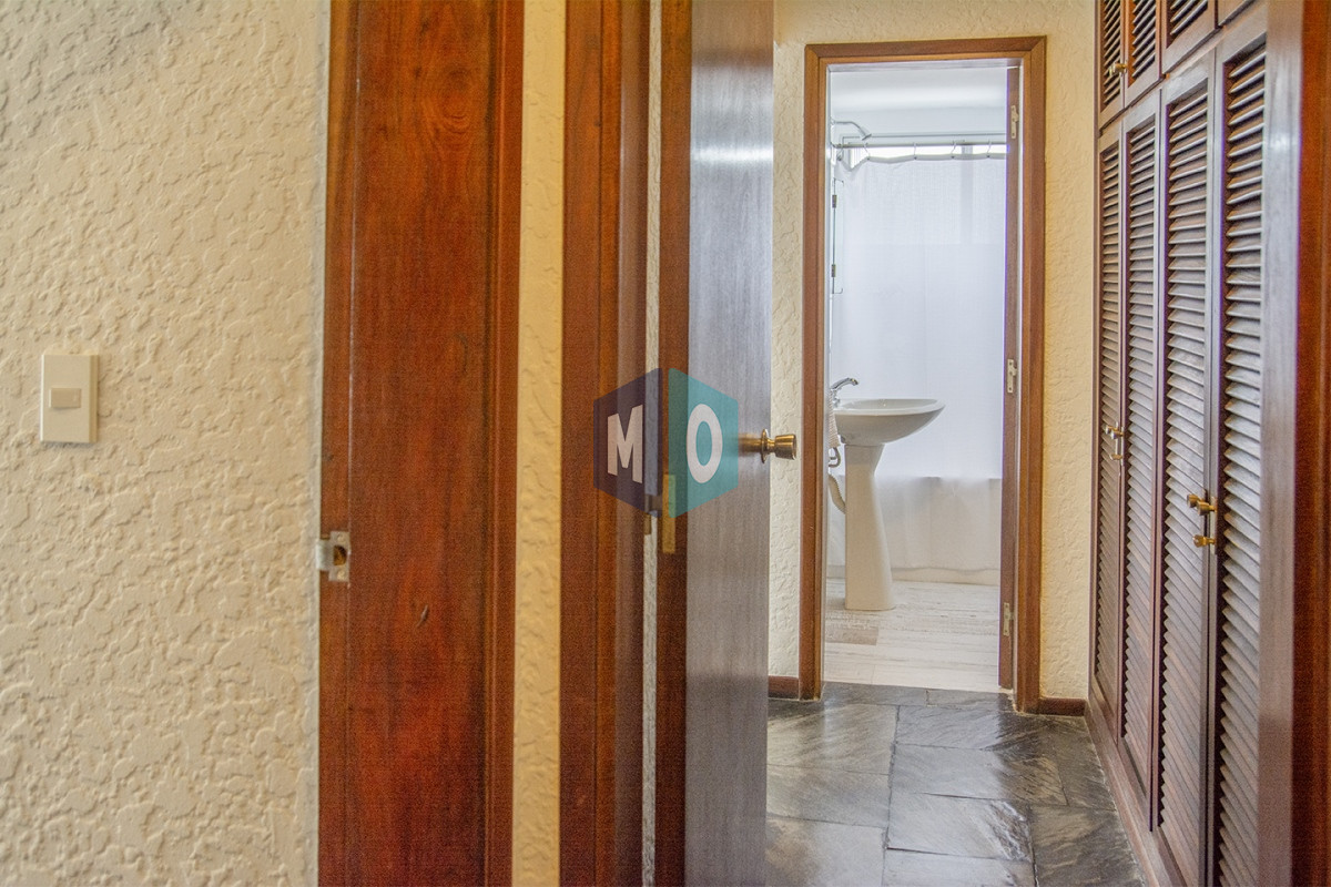 Apartamento ID.948 - Apartamento en Venta de 3 dormitorios en parada 2 de playa brava, cerca de servicios en Punta del Este 