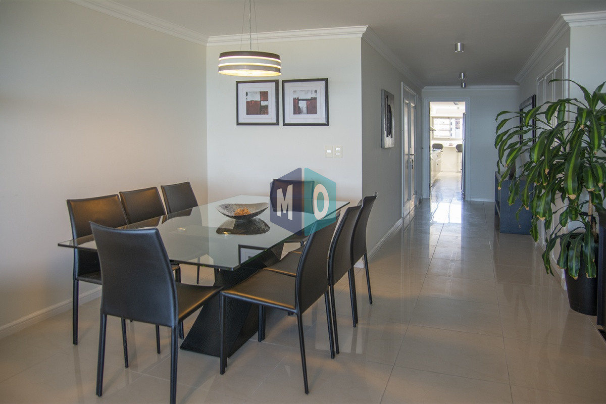 Apartamento ID.619 - Vende apartamento de 3 dormitorios en Torre Imperiale I, Frente al mar, Punta del Este 