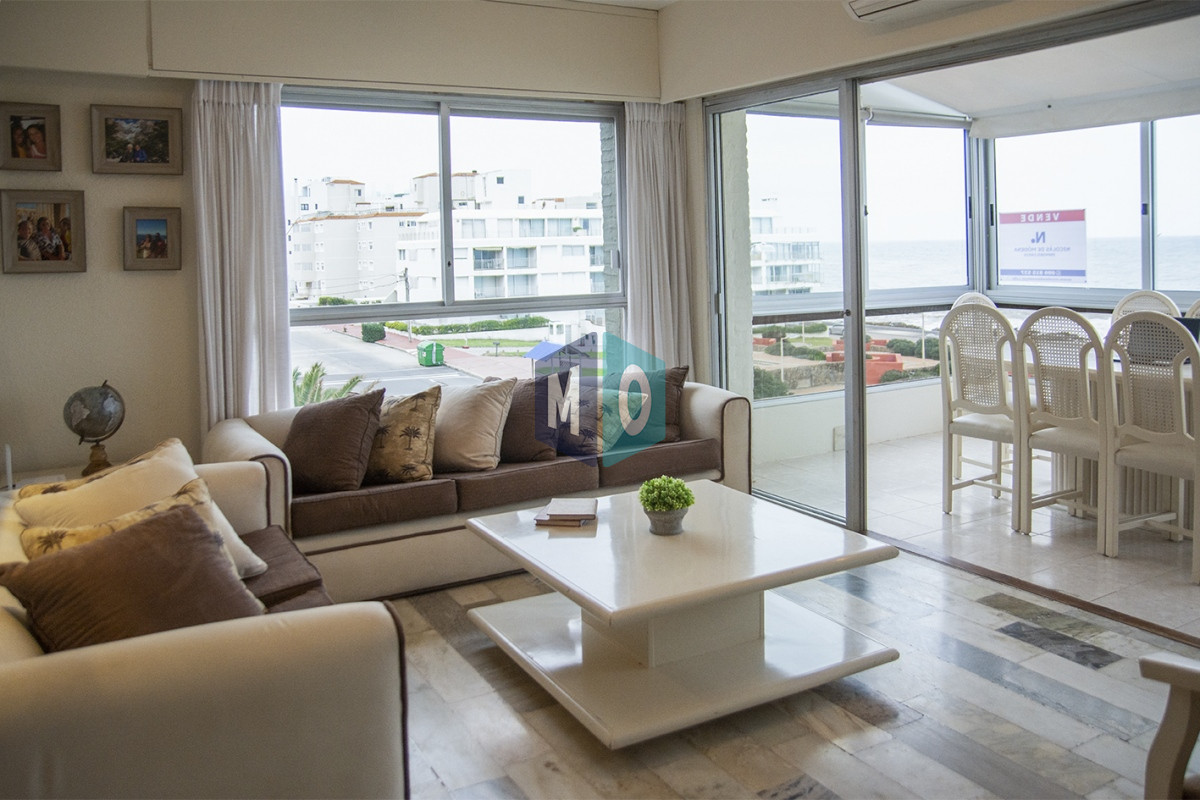 Apartamento ID.372 - Departamento de 3 dormitorio con parrillero en venta , ultimo piso frente al mar, Punta del Este