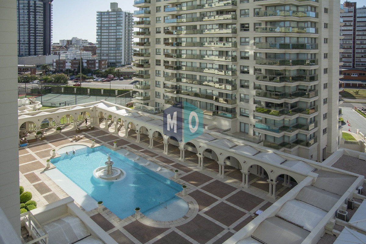 Apartamento ID.619 - Vende apartamento de 3 dormitorios en Torre Imperiale I, Frente al mar, Punta del Este 