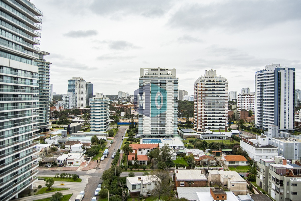 Apartamento ID.948 - Apartamento en Venta de 3 dormitorios en parada 2 de playa brava, cerca de servicios en Punta del Este 