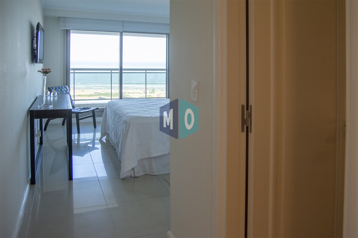 Apartamento ID.619 - Vende apartamento de 3 dormitorios en Torre Imperiale I, Frente al mar, Punta del Este 