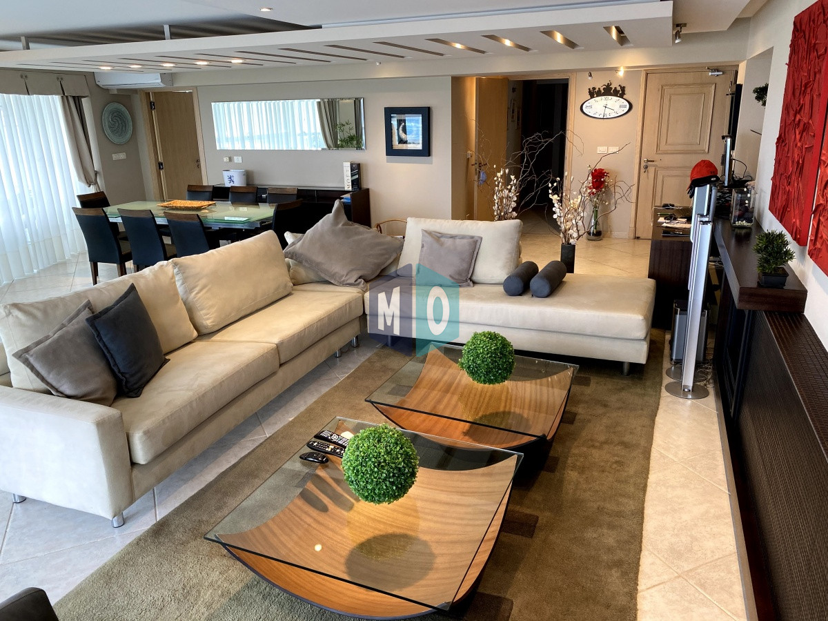 Apartamento ID.587 - Departamento en venta de 3 dormitorios en Torre Nueva York.