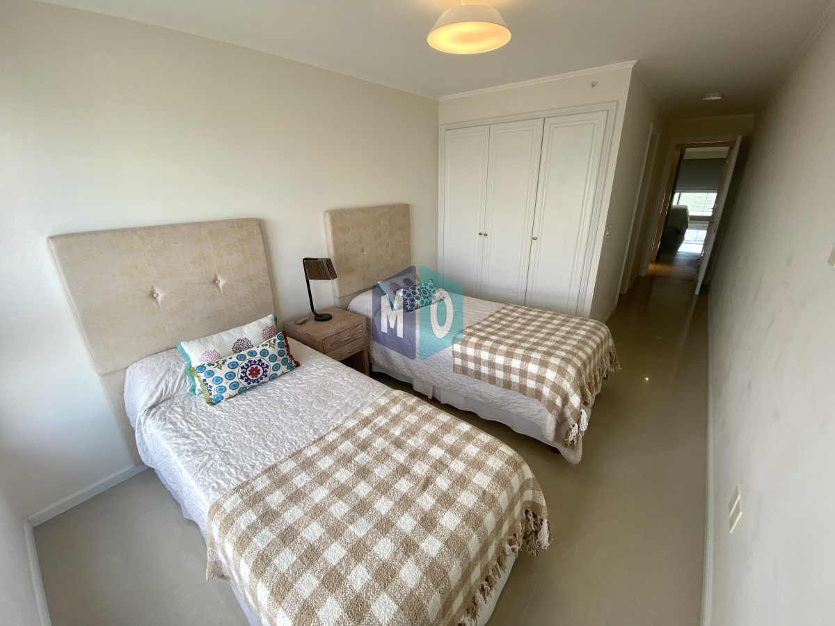Apartamento ID.614 - Vende apartamento de 3dormitorios en Brava- Punta del Este