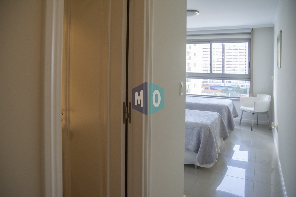 Apartamento ID.619 - Vende apartamento de 3 dormitorios en Torre Imperiale I, Frente al mar, Punta del Este 