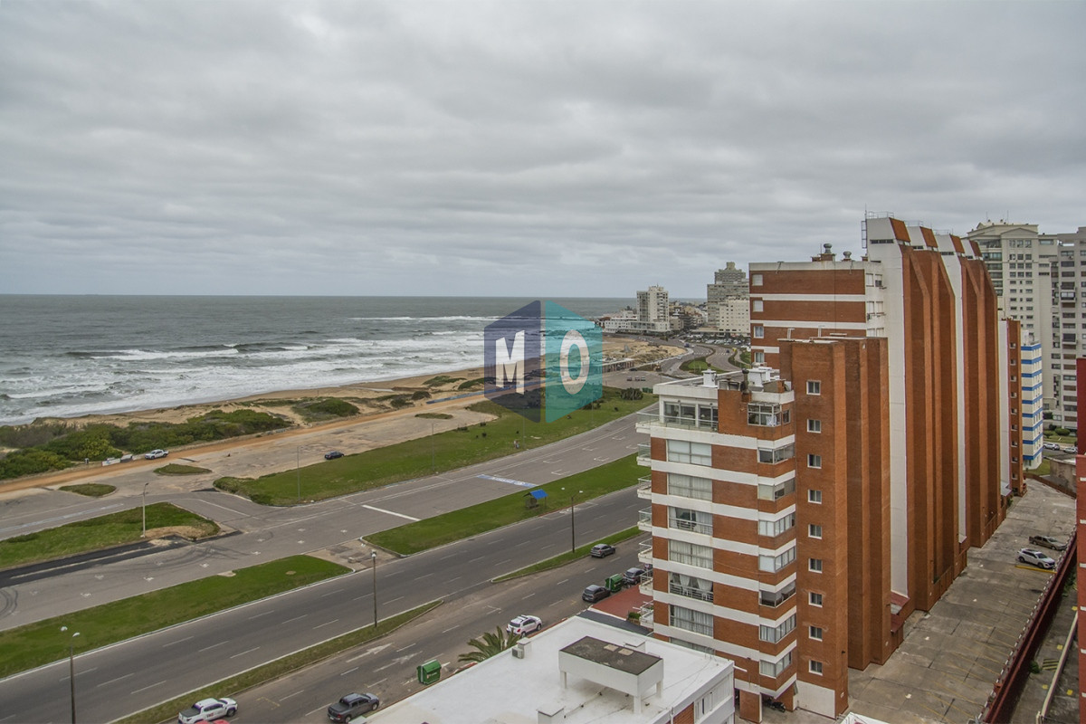 Apartamento ID.948 - Apartamento en Venta de 3 dormitorios en parada 2 de playa brava, cerca de servicios en Punta del Este 
