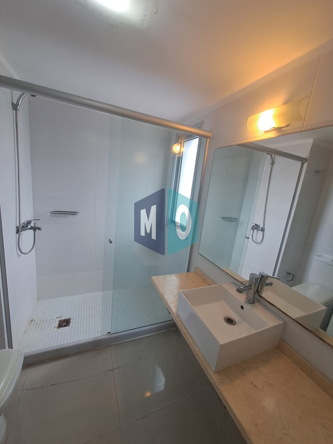 Apartamento ID.1159 - Apartamento en venta de 2 dormitorios en suite en Torre Moon,  Punta del Este