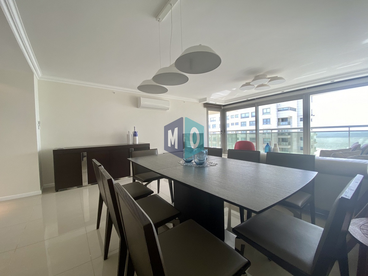 Apartamento ID.614 - Vende apartamento de 3dormitorios en Brava- Punta del Este