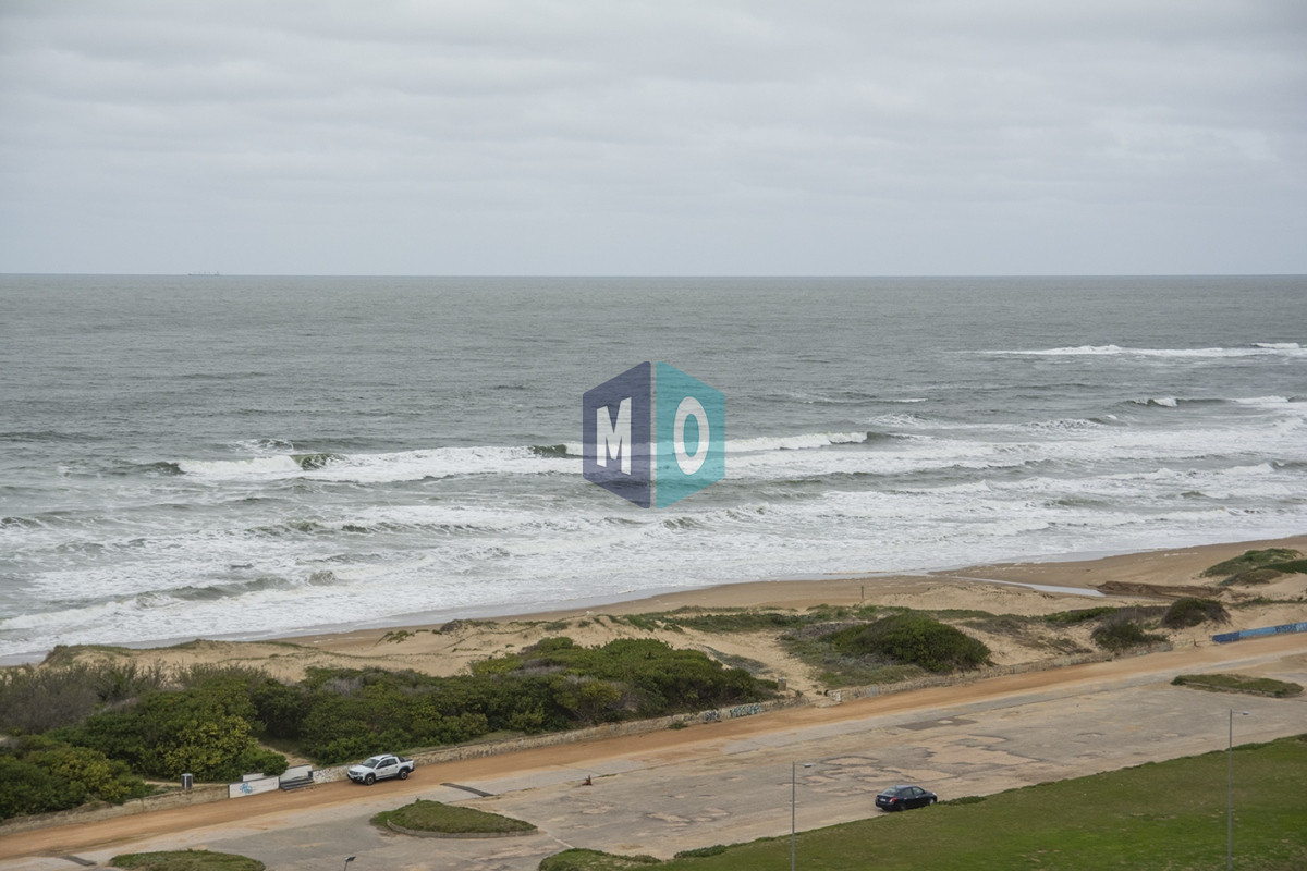 Apartamento ID.948 - Apartamento en Venta de 3 dormitorios en parada 2 de playa brava, cerca de servicios en Punta del Este 