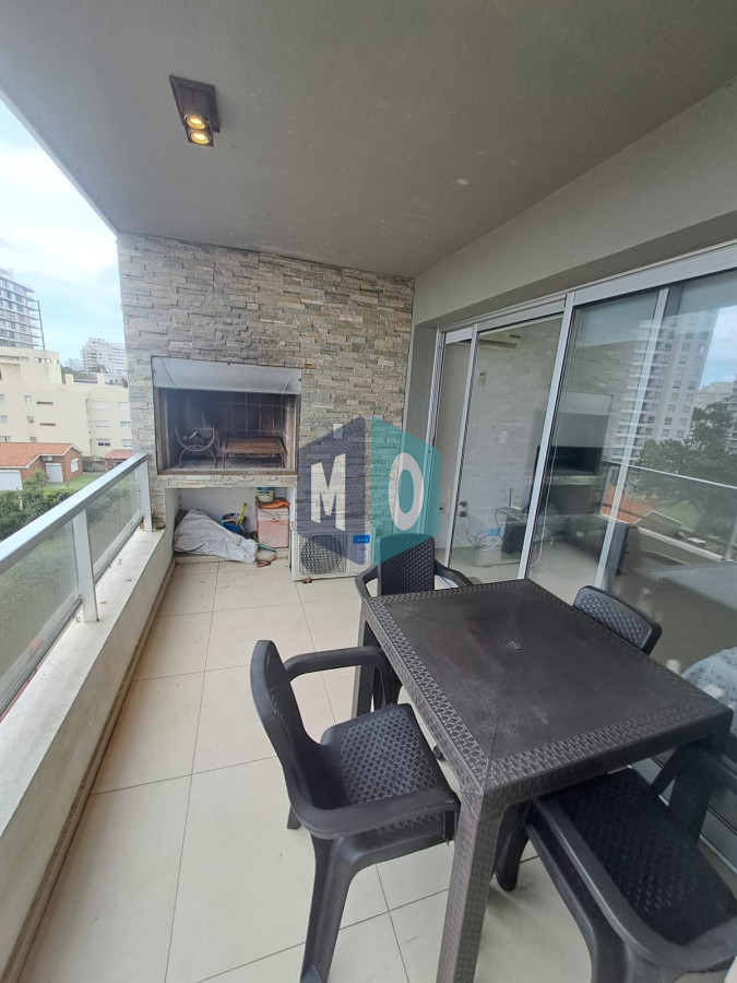 Apartamento ID.1159 - Apartamento en venta de 2 dormitorios en suite en Torre Moon,  Punta del Este